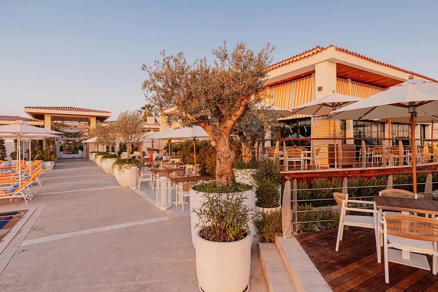 Jumeirah Islands Clubhouse — view 9 of 9