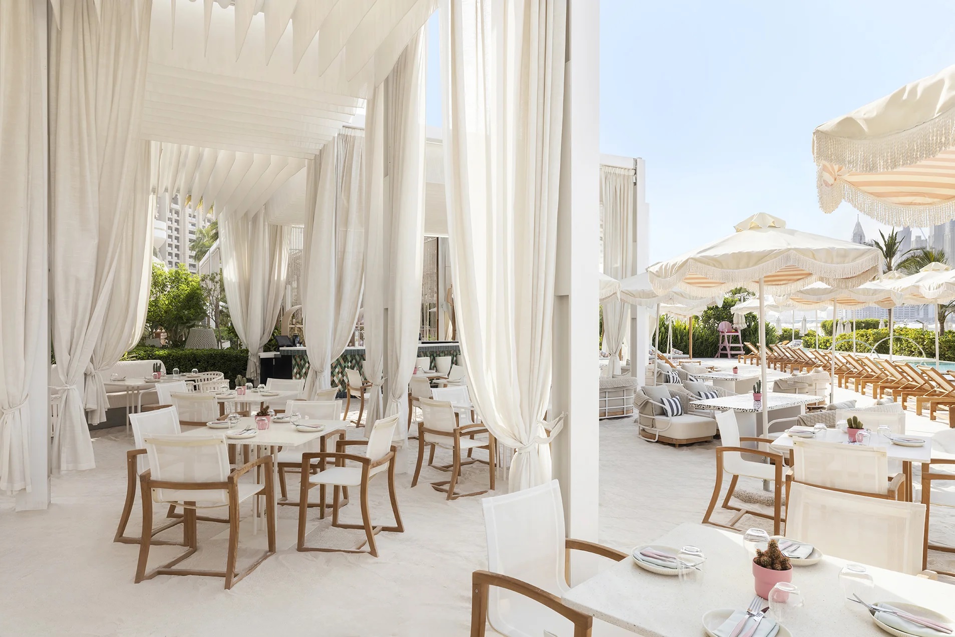 The-305-Restaurant-Furniture-Image-1